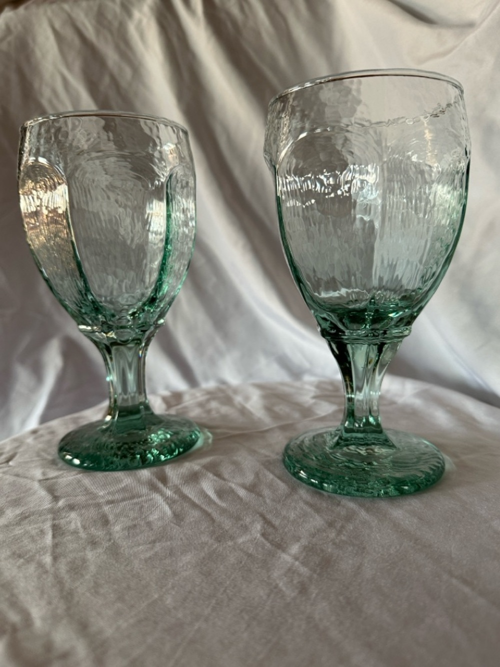 Set of 4 Vintage Libbey Chivalry Green Stemmed
Goblet Glasses.